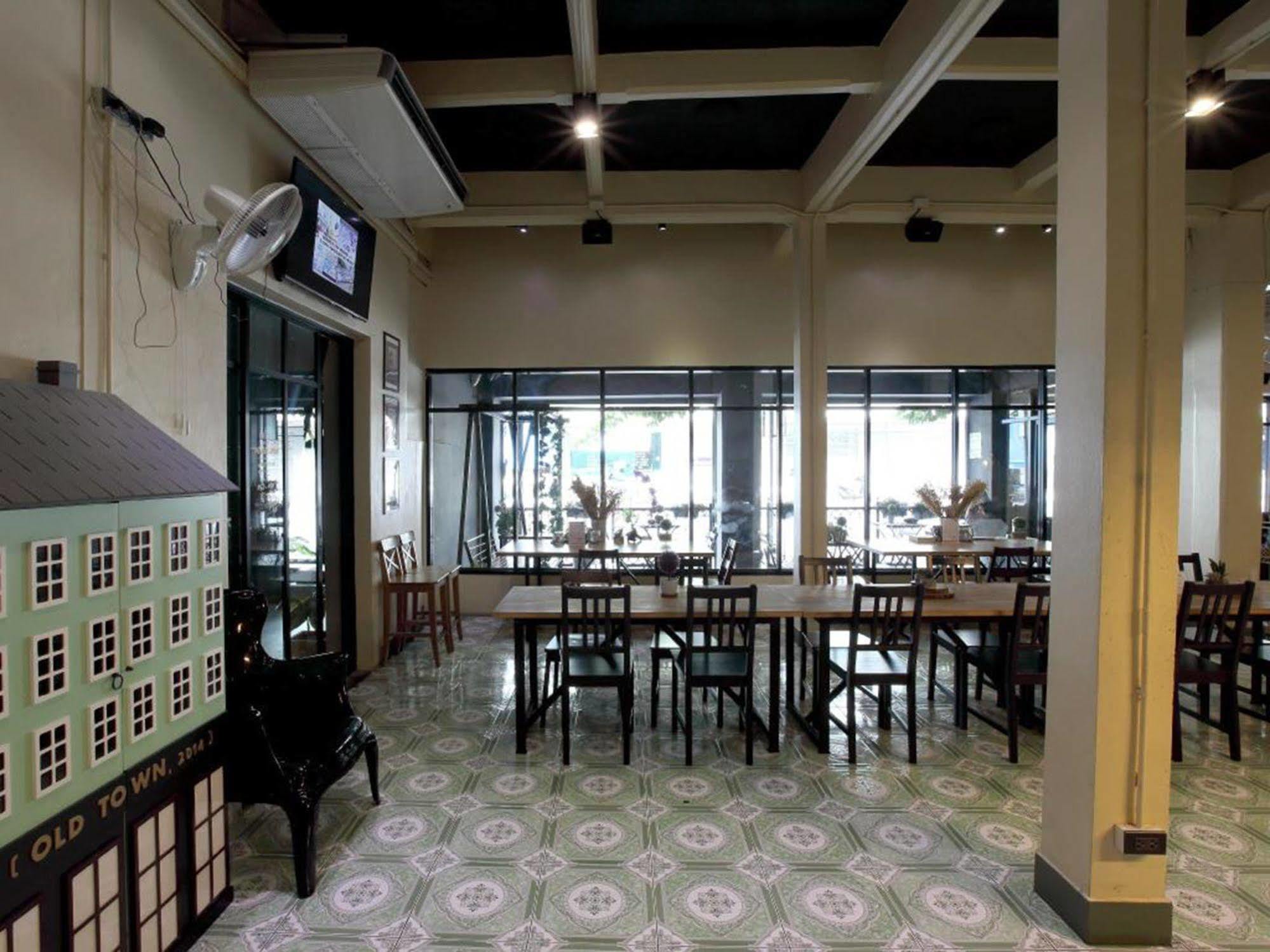 Oldtown Hostel Bangkok Ngoại thất bức ảnh